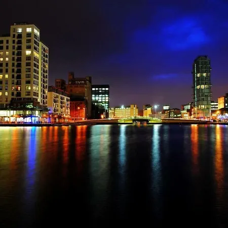 Grand Canal Dock Waterfront Luxury * ダブリン